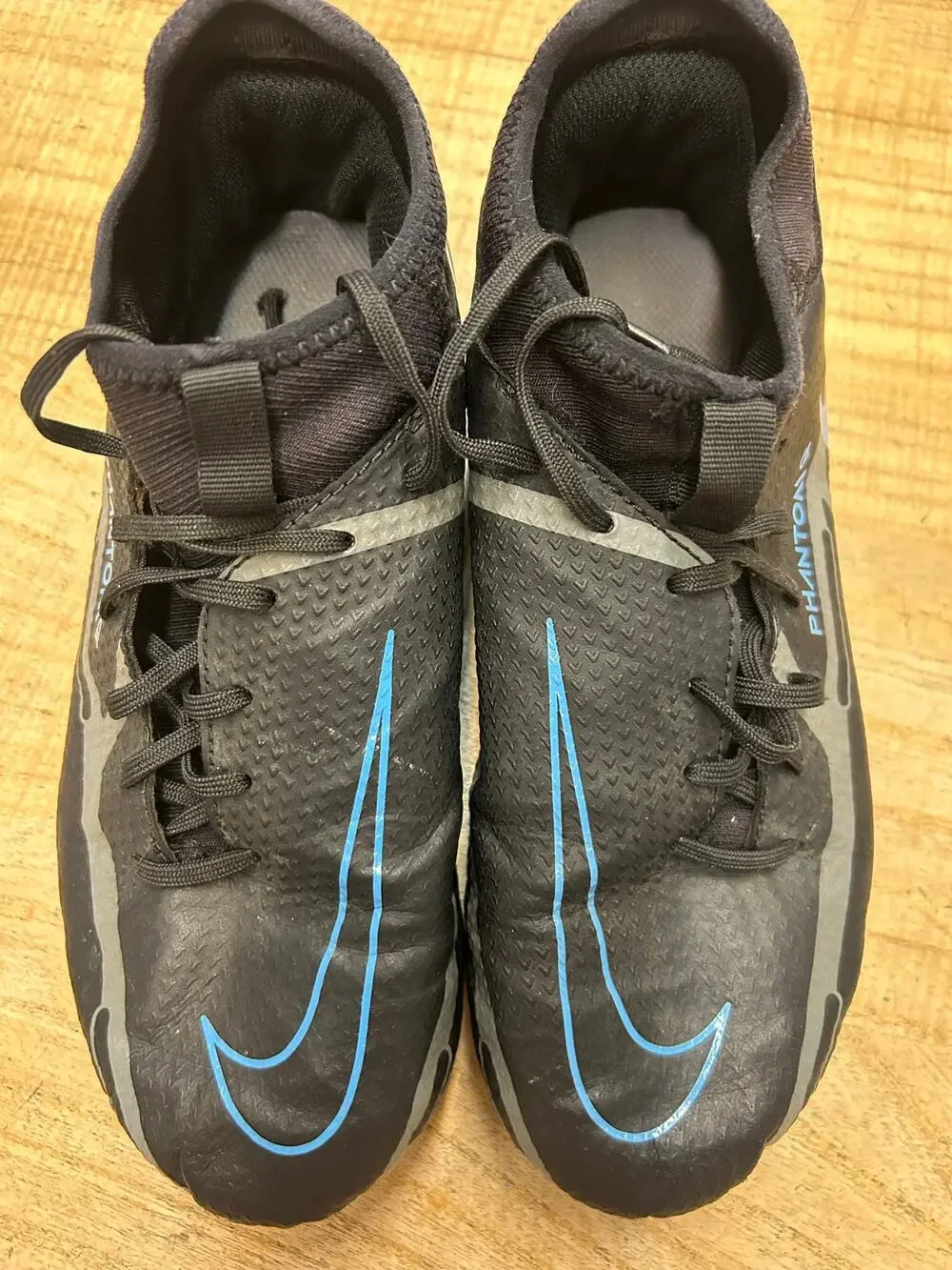 Nike Phantom GT2 Soccer Cleats Size 4.5